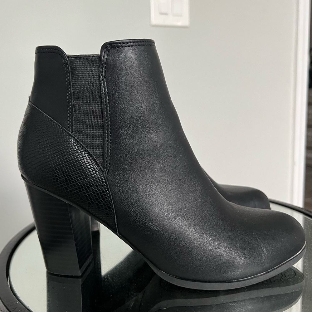 Black Leather Round Toe Booties Size 7.5